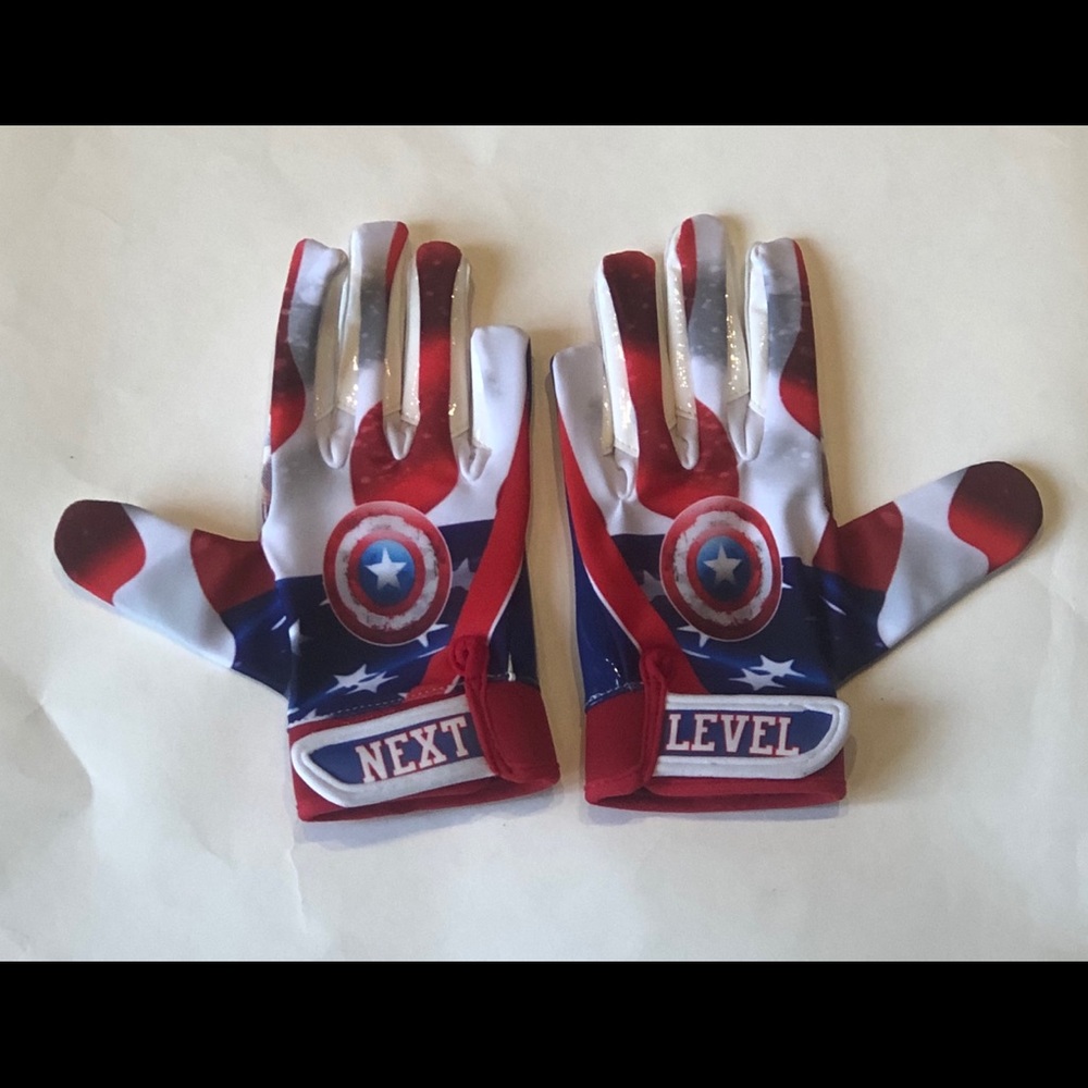 COPY - CAPTAIN AMERICA WIDE RECEIVER GLOVES